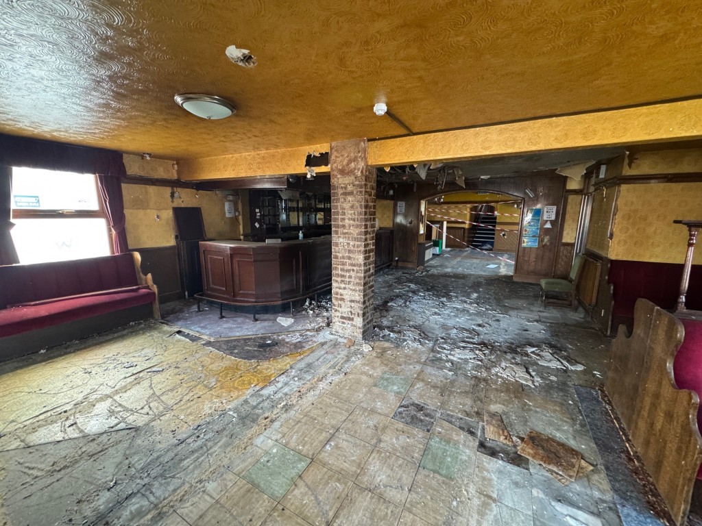 Lot: 48 - PUBLIC HOUSE AND UPPER PARTS WITH POTENTIAL - Ground floor 2